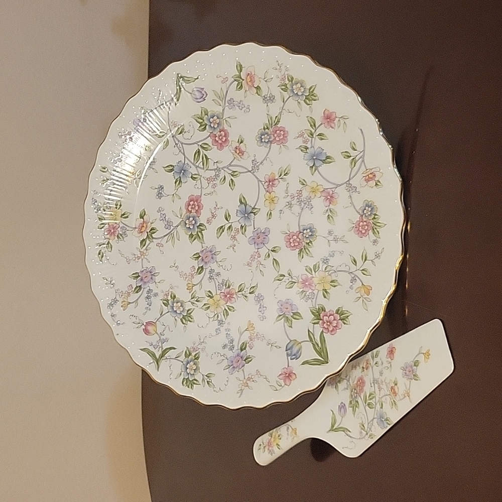 Cake plate and server